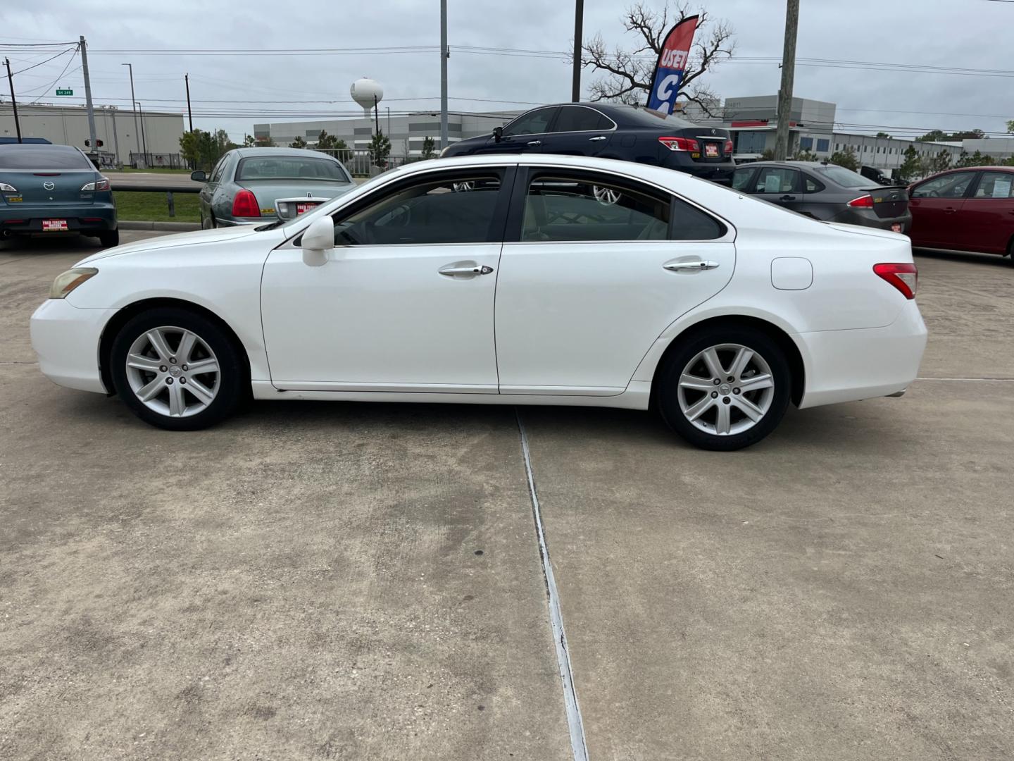 2007 white /TAN Lexus ES 350 (JTHBJ46G472) , Automatic transmission, located at 14700 Tomball Parkway 249, Houston, TX, 77086, (281) 444-2200, 29.928619, -95.504074 - Photo#3